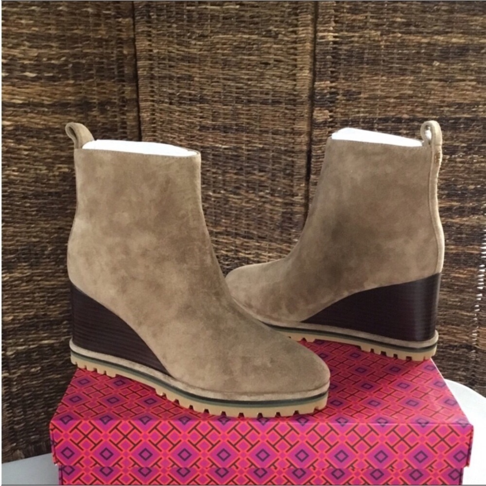 TORY BURCH NEW SPORTY ANKLE LOGO LUG SOLE WEDGE BOOTIE-SUEDE-COLOR RIVER ROCK - Picture 7 of 16